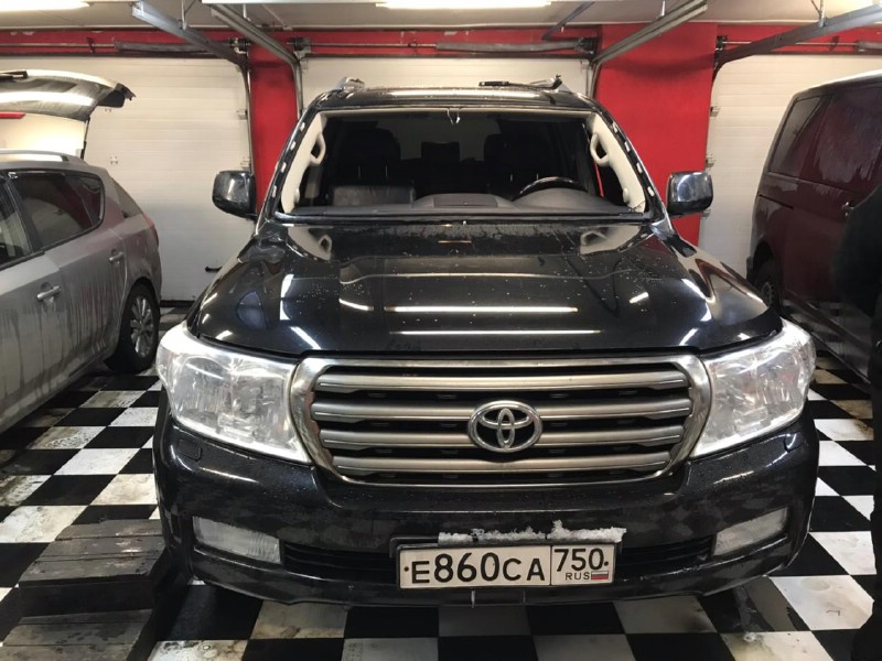 Замена лобового стекла Toyota Land Cruiser 200