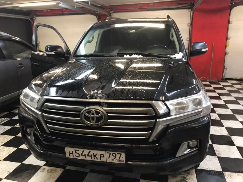 Замена лобового стекла Toyota Land Cruiser 200