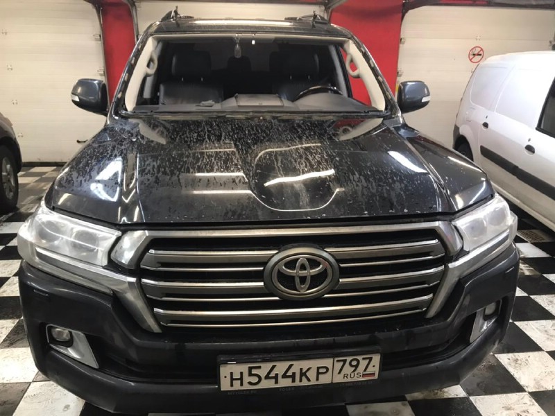 Замена лобового стекла Toyota Land Cruiser 200