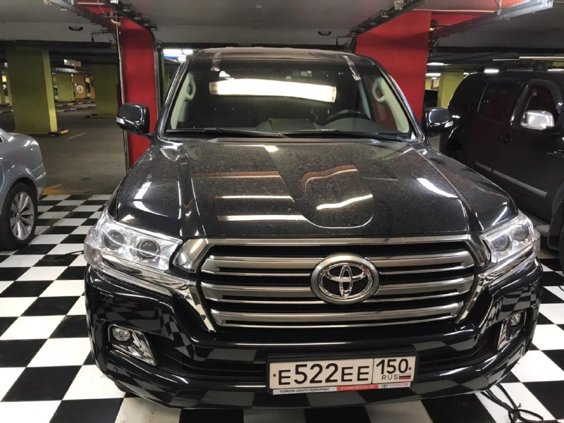 Замена лобового стекла Toyota Land Cruiser 200