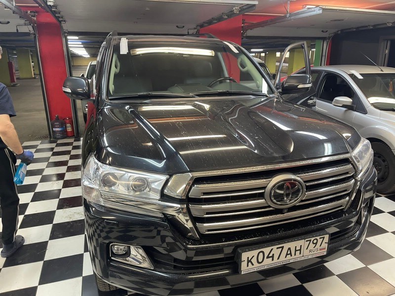 Замена лобового стекла Toyota Land Cruiser 200
