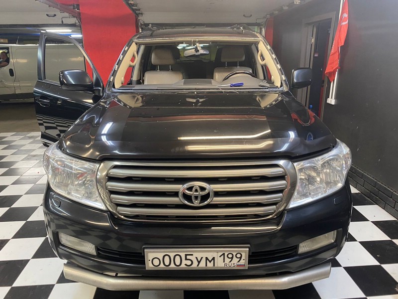 Замена лобового стекла Toyota Land Cruiser 200