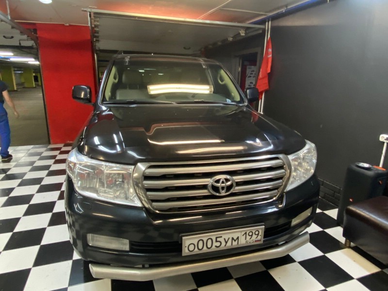 Замена лобового стекла Toyota Land Cruiser 200