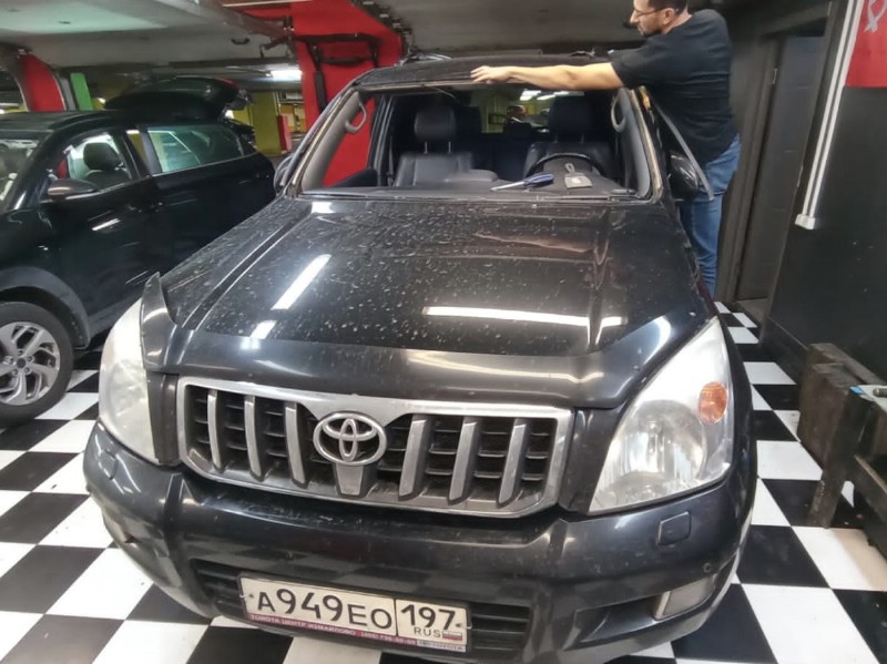 Замена лобового стекла Toyota Land Cruiser Prado 120