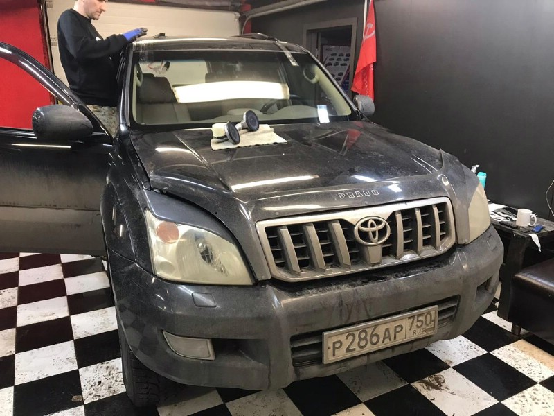 Замена лобового стекла Toyota Land Cruiser Prado 120