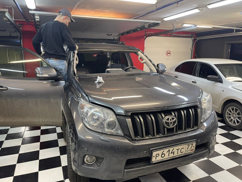 Замена лобового стекла Toyota Land Cruiser Prado