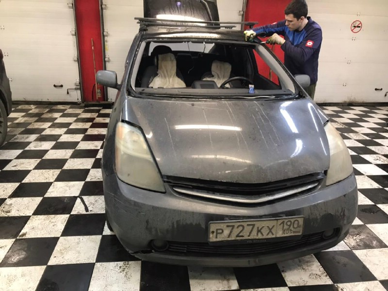 Замена лобового стекла Toyota Prius