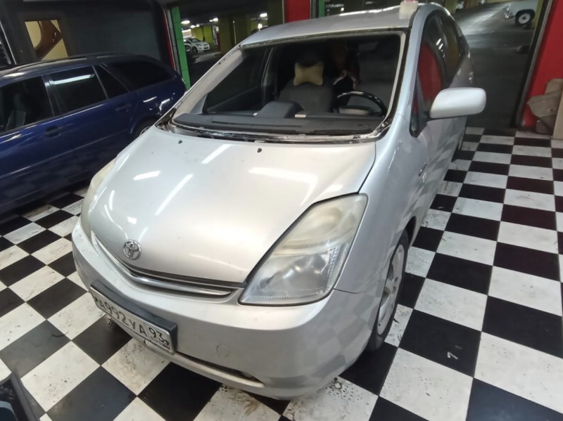 Замена лобового стекла Toyota Prius