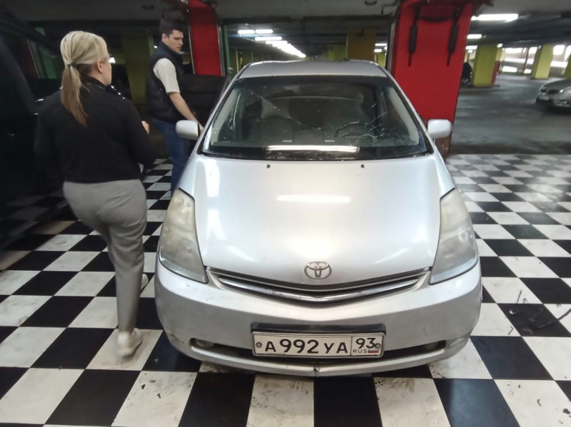 Замена лобового стекла Toyota Prius