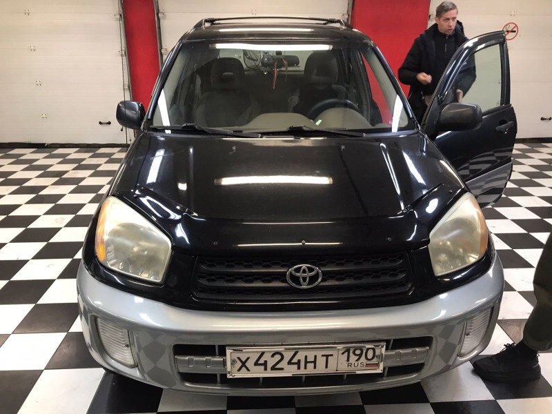 Замена лобового стекла Toyota Rav4
