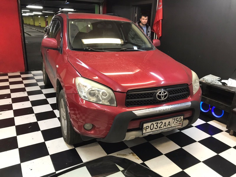Замена лобового стекла Toyota Rav4