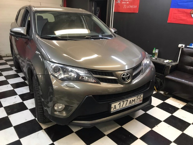 Замена лобового стекла Toyota Rav4