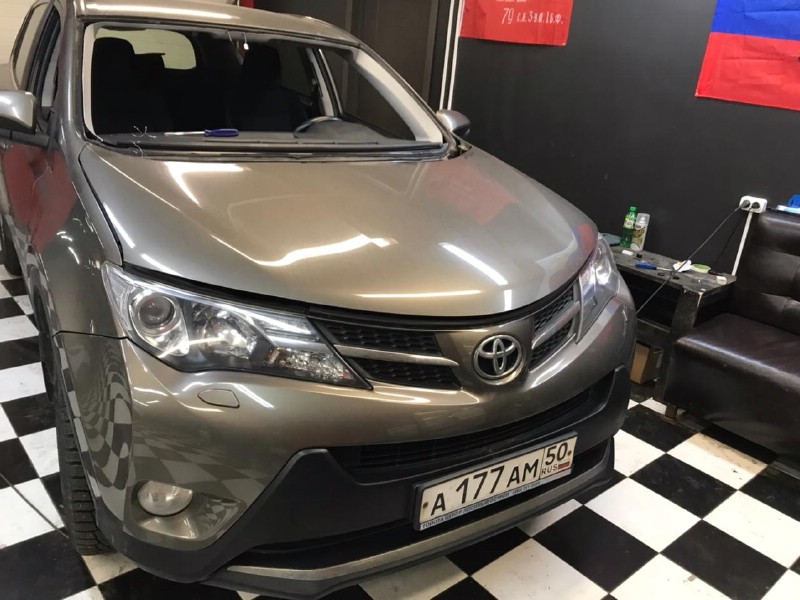 Замена лобового стекла Toyota Rav4