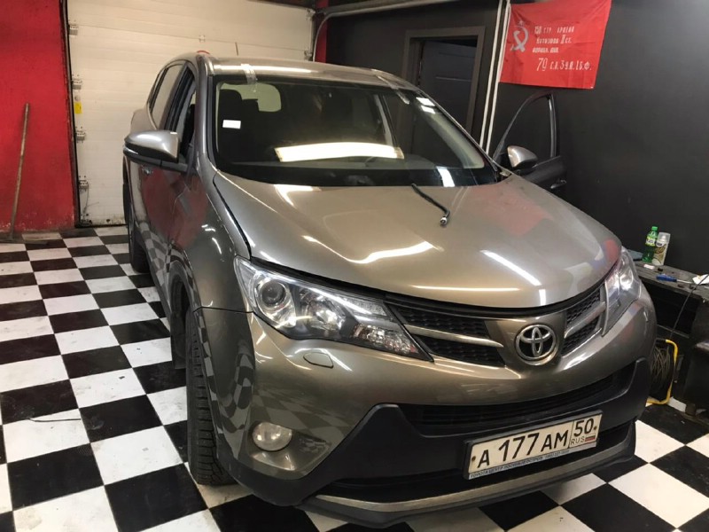 Замена лобового стекла Toyota Rav4