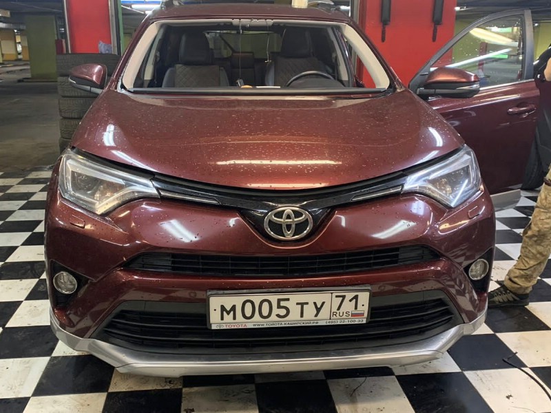 Замена лобового стекла Toyota Rav 4