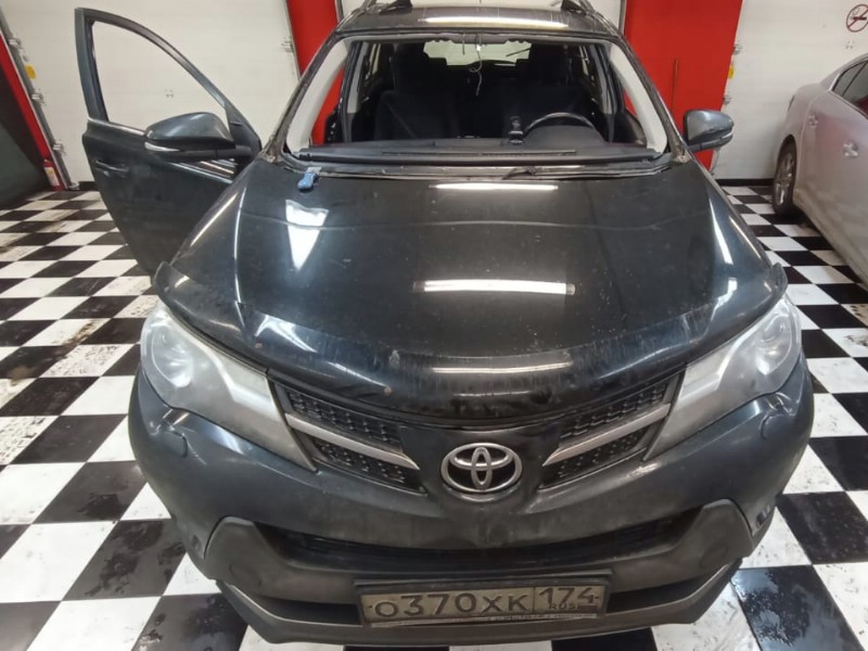 Замена лобового стекла Toyota Rav4