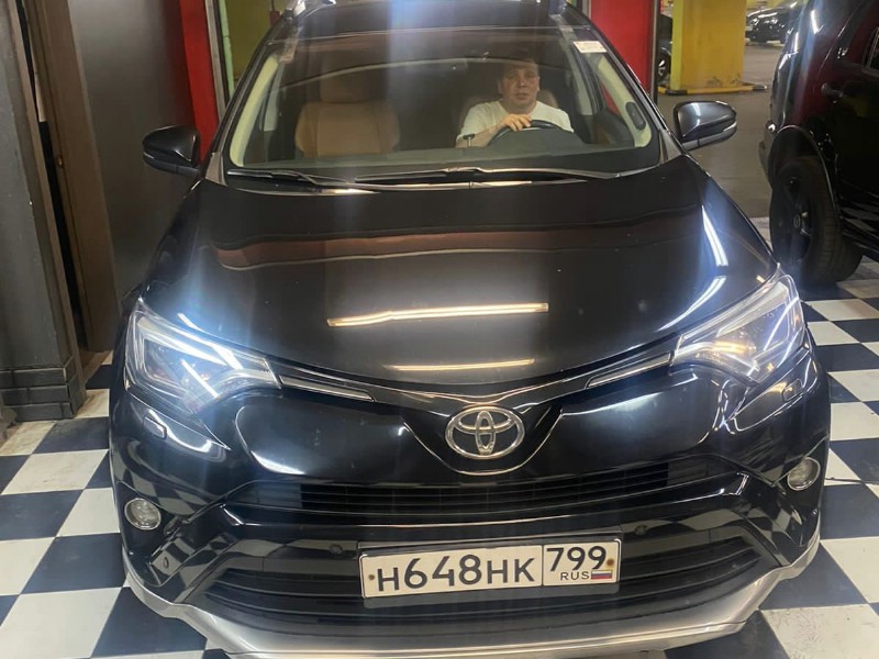 Замена лобового стекла Toyota Rav4