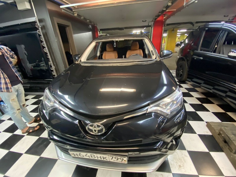 Замена лобового стекла Toyota Rav4
