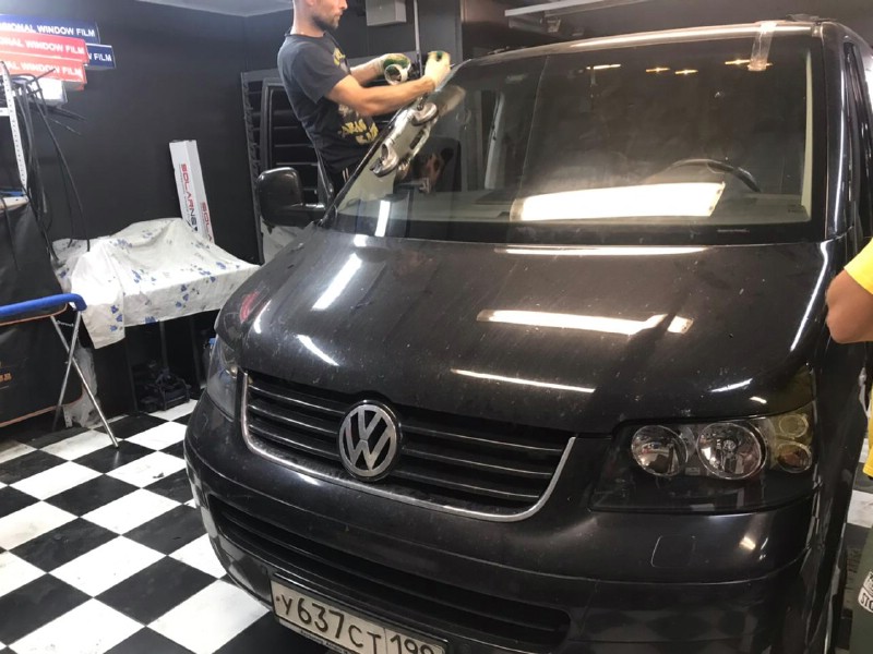 Замена лобового стекла Volkswagen Transporter T5