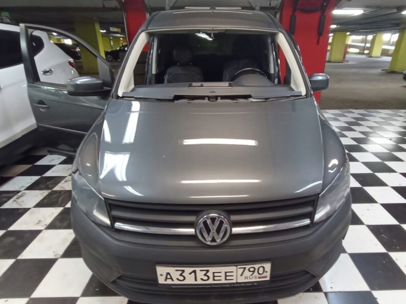 Замена лобоовго стекла Volkswagen Caddy