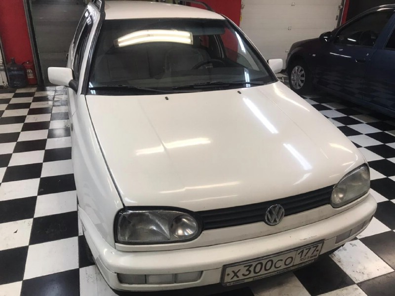 Замена лобового стекла Volkswagen Golf 4