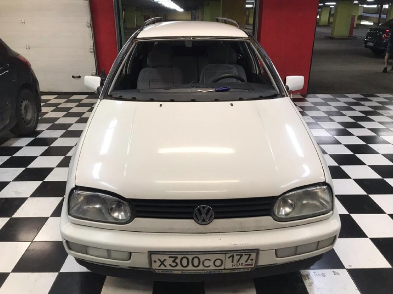 Замена лобового стекла Volkswagen Golf 4