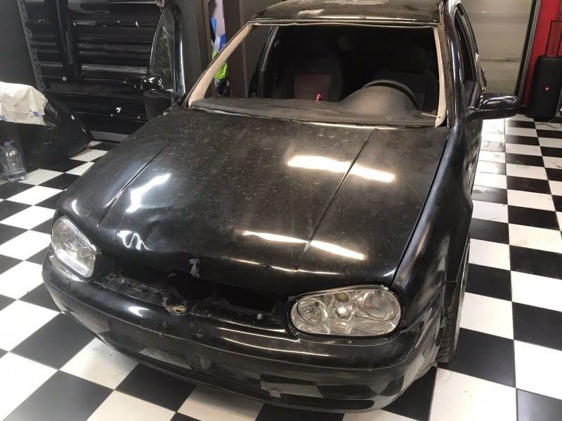 Замена лобового стекла Volkswagen Golf 4