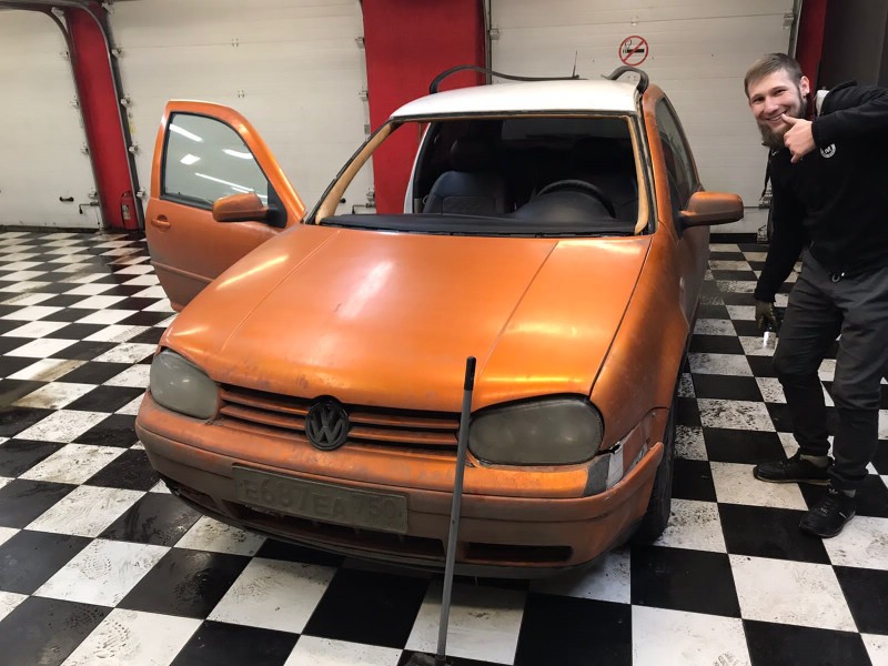 Замена лобового стекла Volkswagen Golf 4