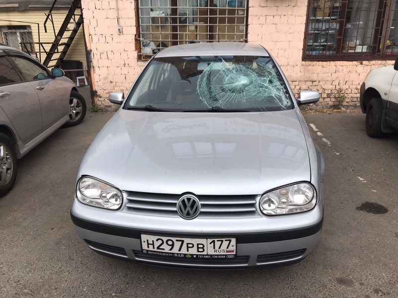 Замена лобового стекла Volkswagen Golf 4