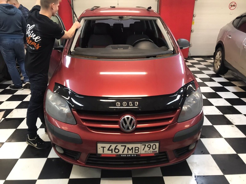 Замена лобового стекла Volkswagen Golf Plus