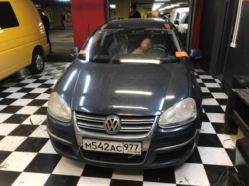 Замена лобового стекла Volkswagen Jetta