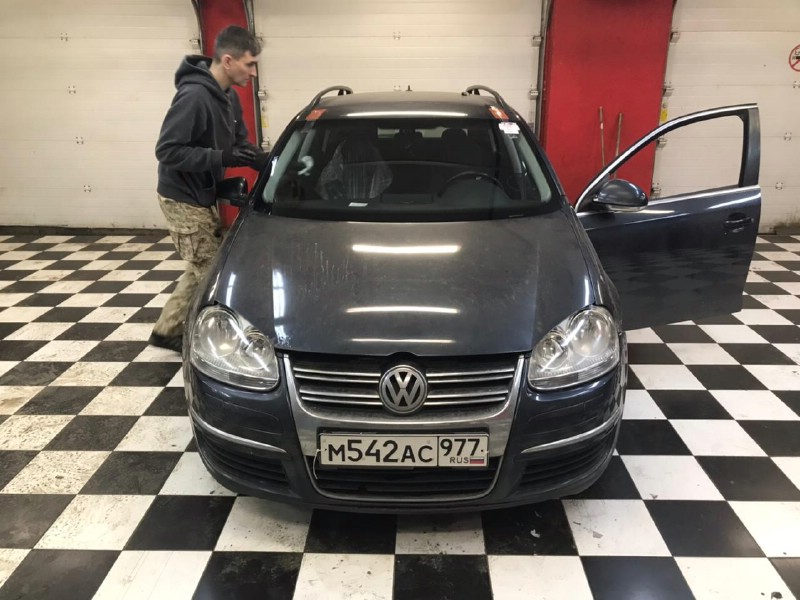 Замена лобового стекла Volkswagen Jetta