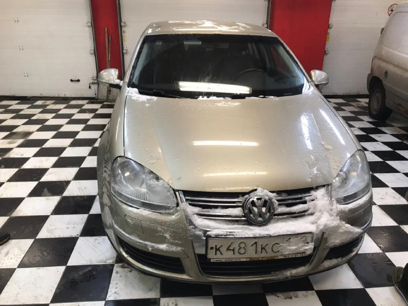 Замена лобового стекла Volkswagen Jetta