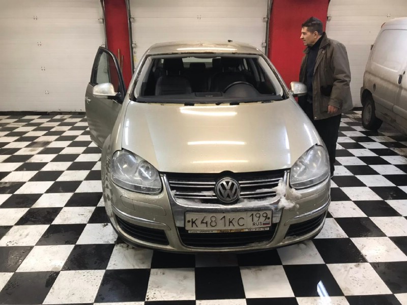 Замена лобового стекла Volkswagen Jetta