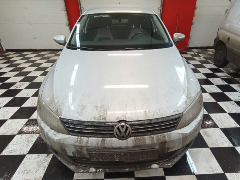 Замена лобового стекла Volkswagen Jetta
