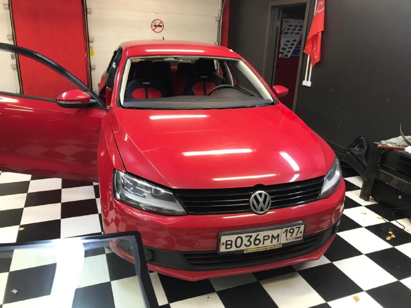 Замена лобового стекла Volkswagen Passat