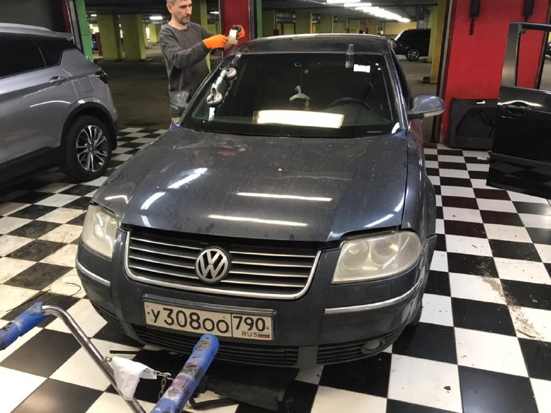 Замена лобового стекла Volkswagen Passat B5