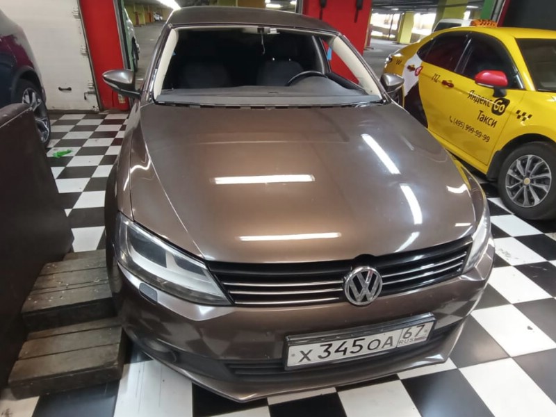 Замена лобового стекла Volkswagen Passat B7