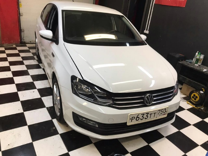 Замена лобового стекла Volkswagen Polo