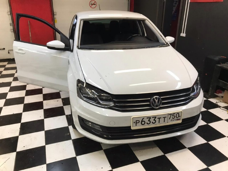 Замена лобового стекла Volkswagen Polo