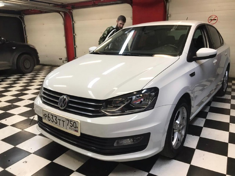 Замена лобового стекла Volkswagen Polo