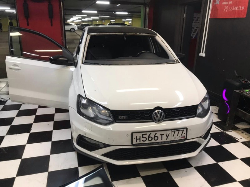 Замена лобового стекла Volkswagen Polo