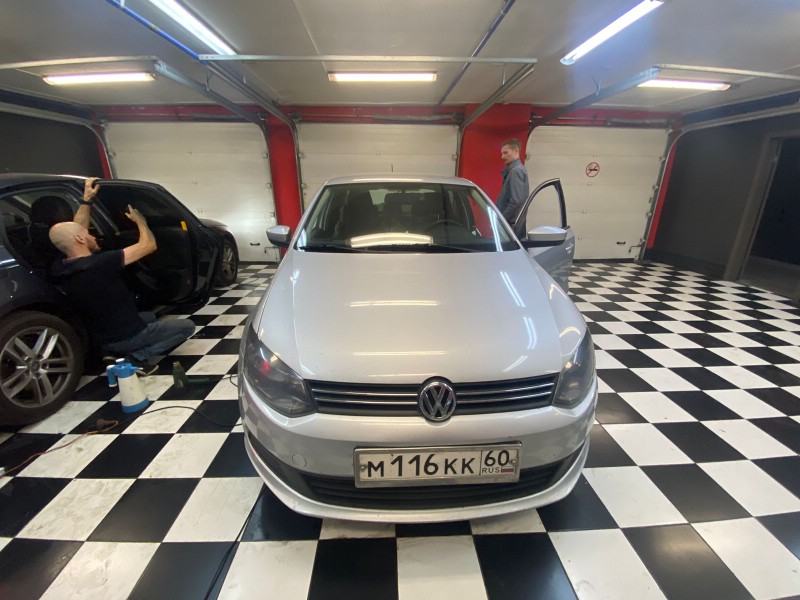 Замена лобового стекла Volkswagen Polo