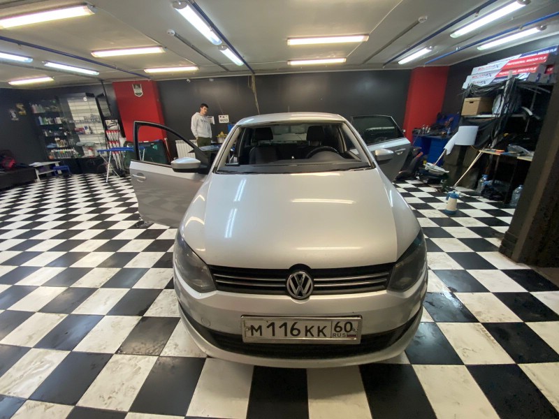 Замена лобового стекла Volkswagen Polo