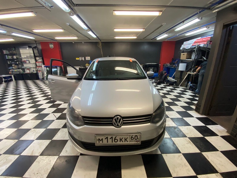 Замена лобового стекла Volkswagen Polo