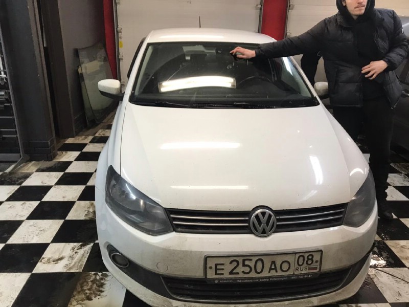 Замена лобового стекла Volkswagen Polo