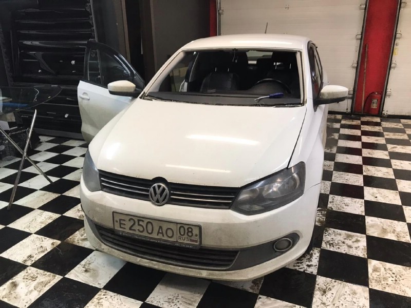 Замена лобового стекла Volkswagen Polo