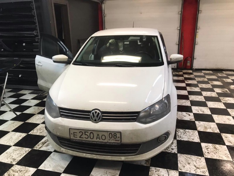 Замена лобового стекла Volkswagen Polo