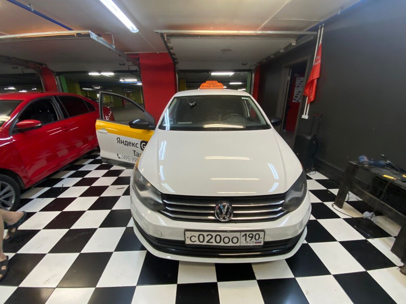 Замена лобового стекла Volkswagen Polo