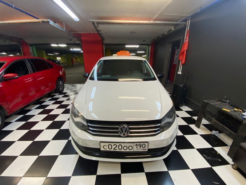 Замена лобового стекла Volkswagen Polo
